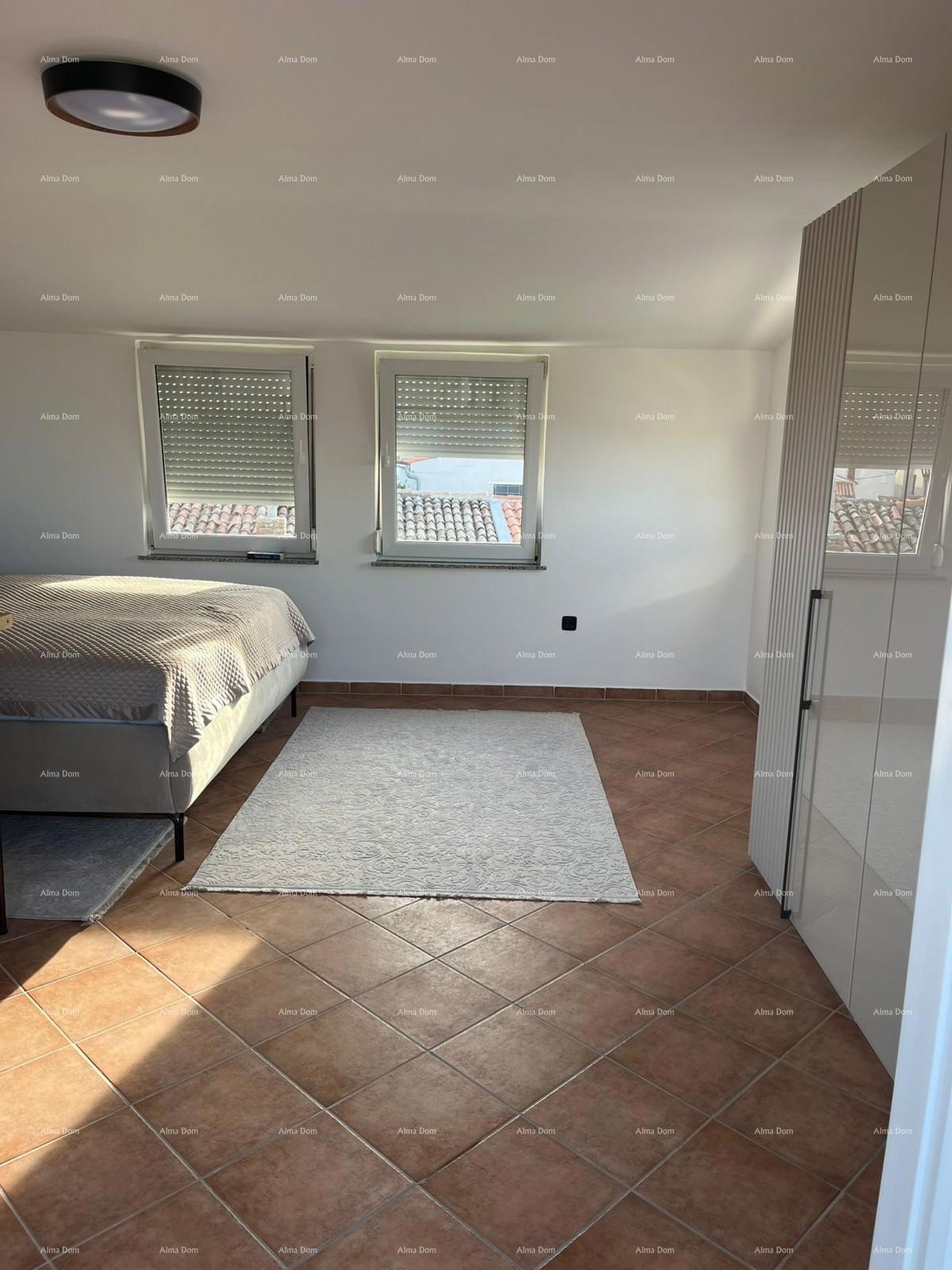 Vendita - casa ristrutturata in ottima posizione con due appartamenti e vista splendida, Medulin!