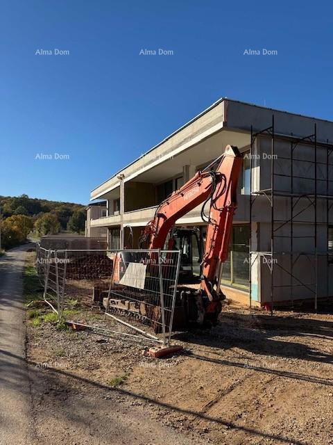 Sure! Please provide the title you would like me to translate into Italian.