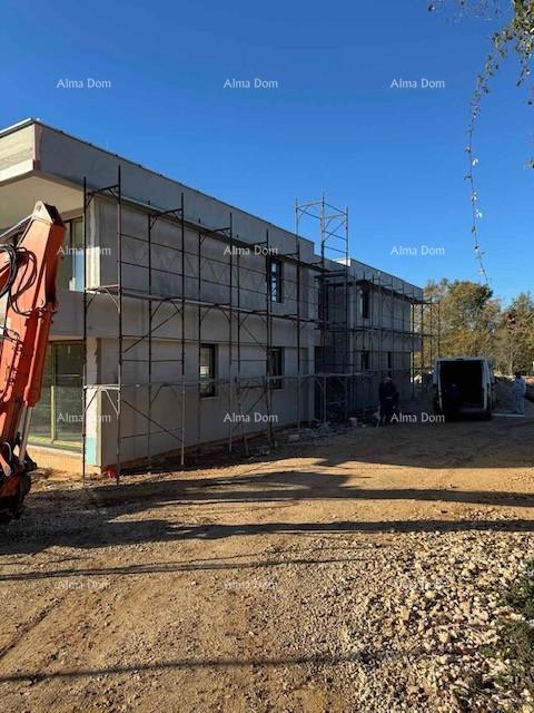 Sure! Please provide the title you would like me to translate into Italian.