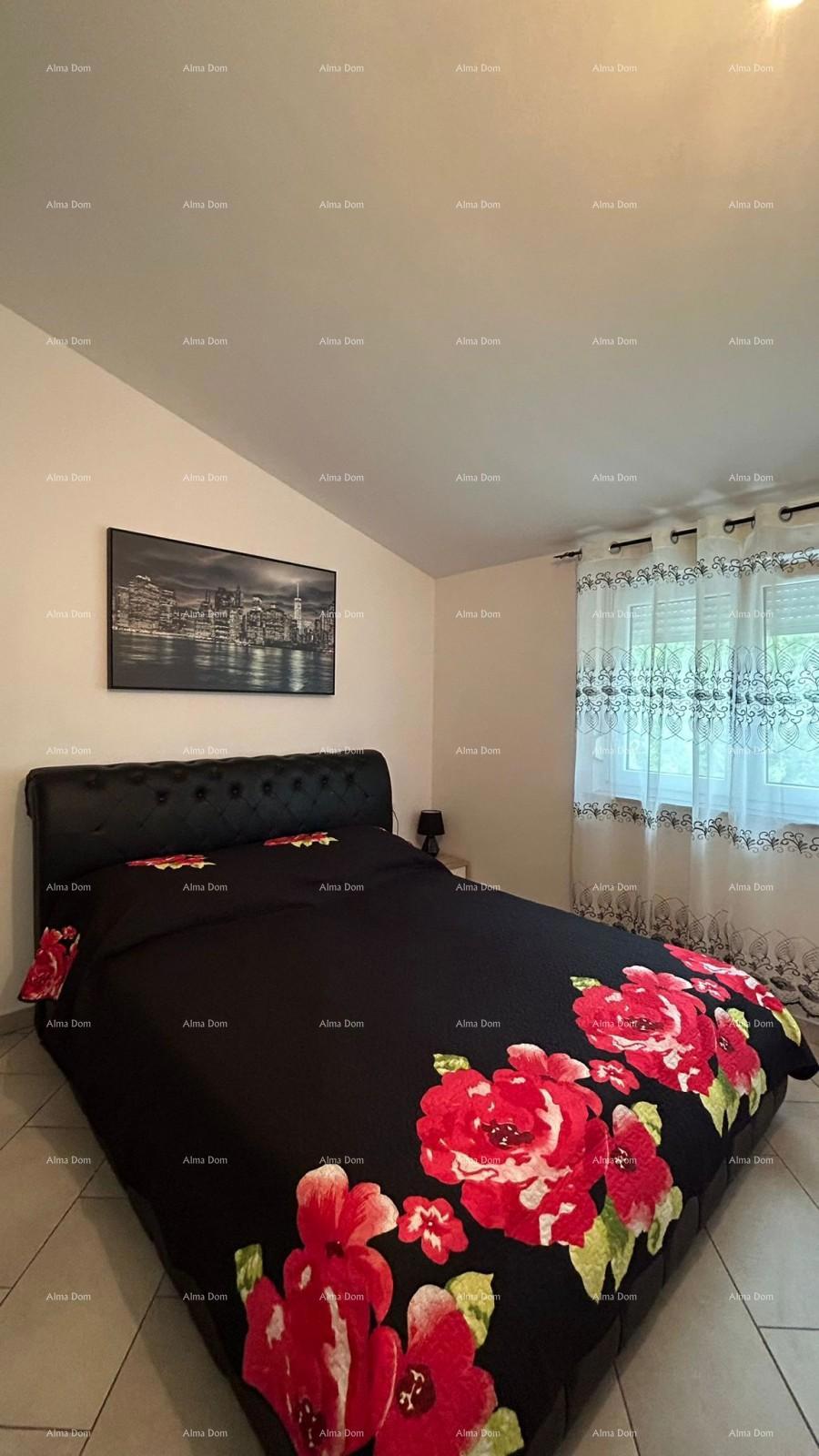 Pula Veli vrh. Vendiamo una casa con più appartamenti e piscina.