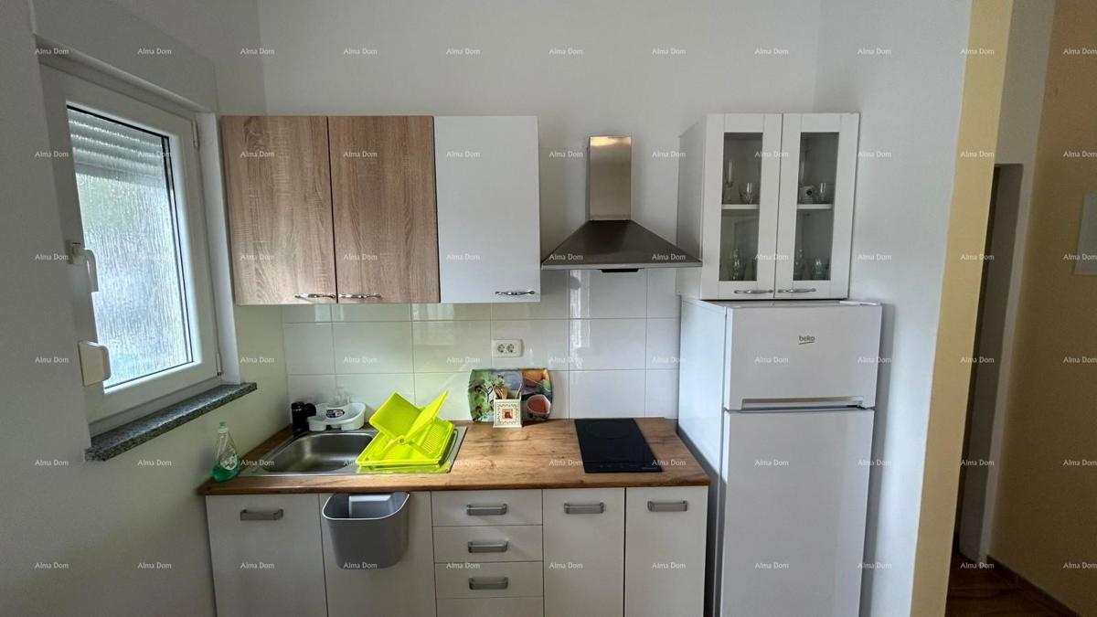 Pula Veli vrh. Vendiamo una casa con più appartamenti e piscina.