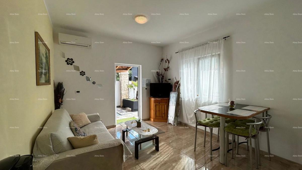 Pula Veli vrh. Vendiamo una casa con più appartamenti e piscina.