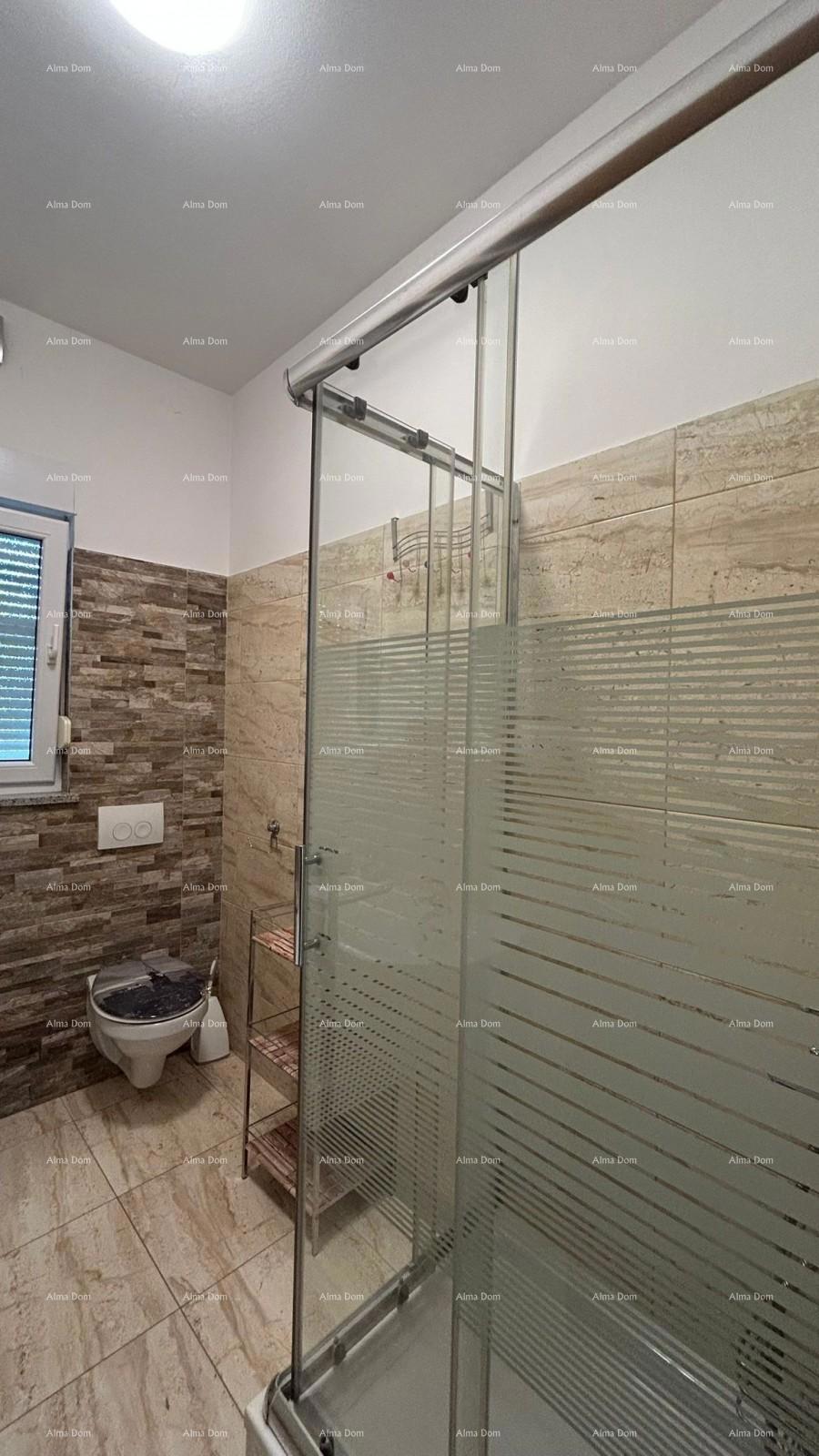 Pula Veli vrh. Vendiamo una casa con più appartamenti e piscina.