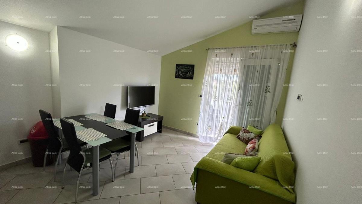 Pula Veli vrh. Vendiamo una casa con più appartamenti e piscina.