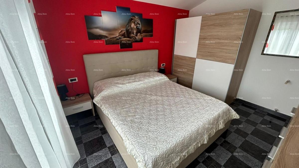 Pula Veli vrh. Vendiamo una casa con più appartamenti e piscina.