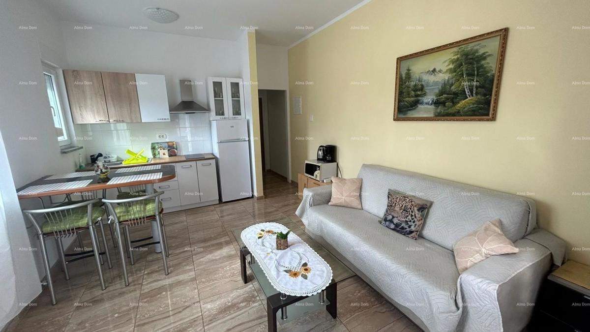 Pula Veli vrh. Vendiamo una casa con più appartamenti e piscina.