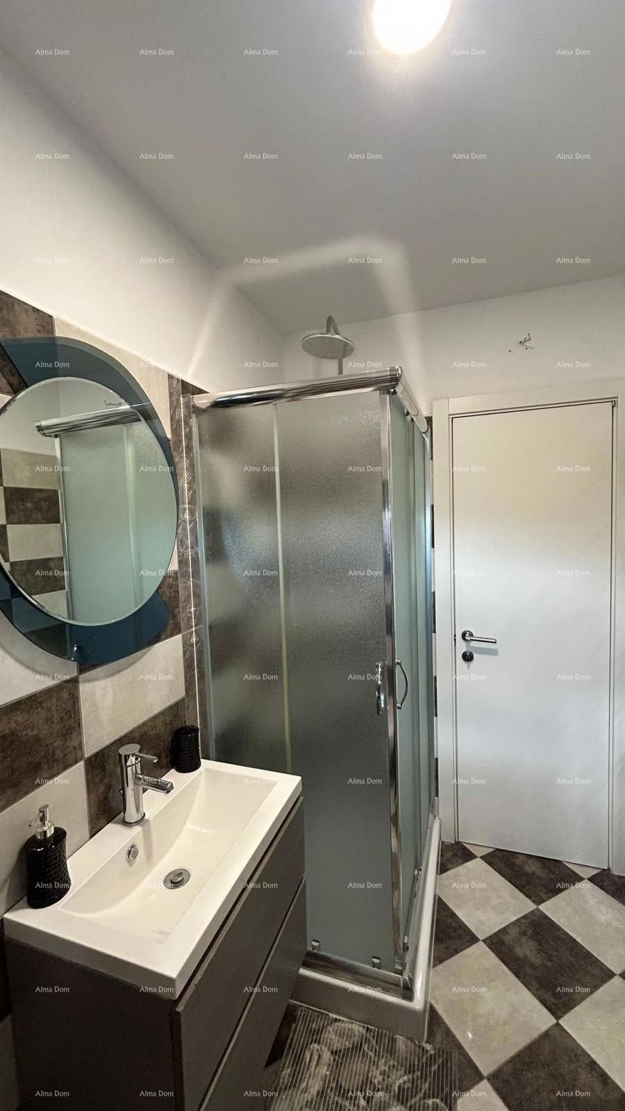 Pula Veli vrh. Vendiamo una casa con più appartamenti e piscina.