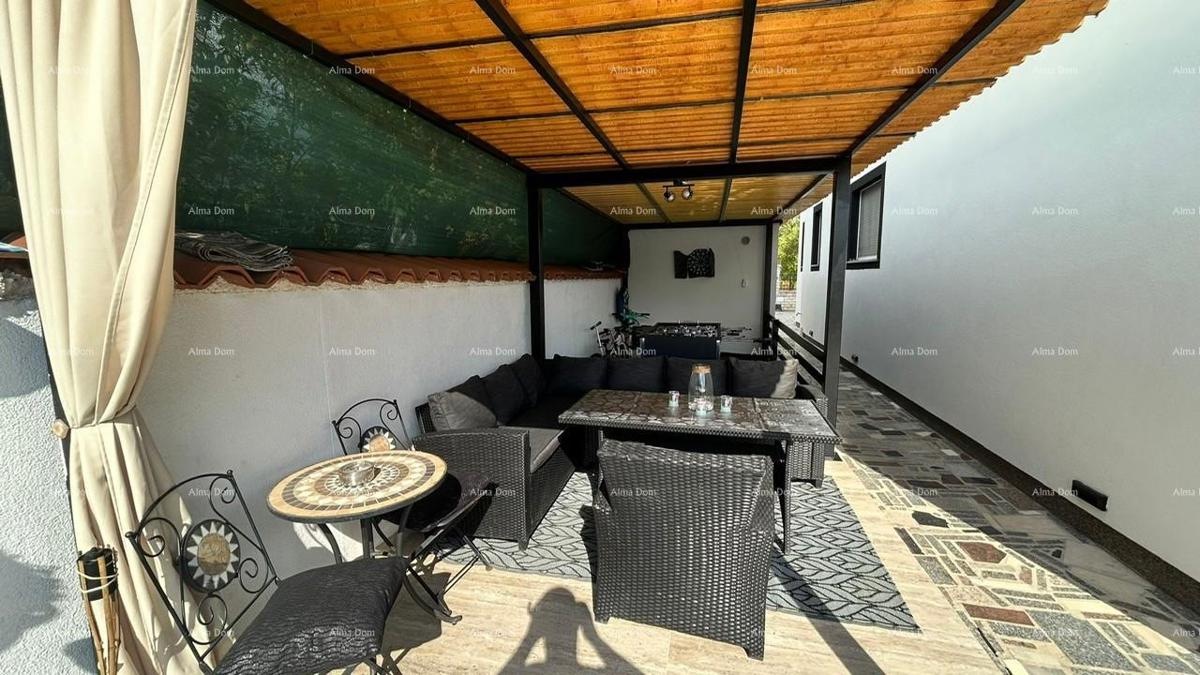 Pula Veli vrh. Vendiamo una casa con più appartamenti e piscina.