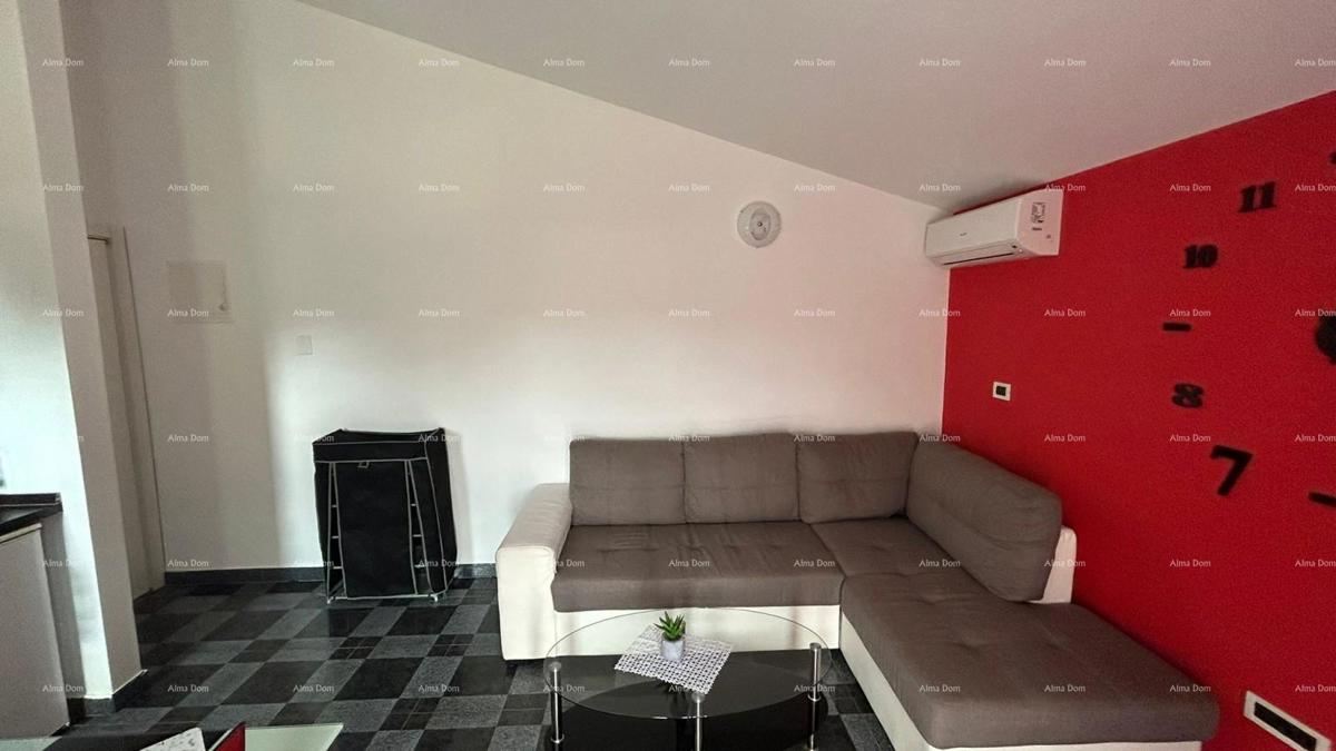 Pula Veli vrh. Vendiamo una casa con più appartamenti e piscina.