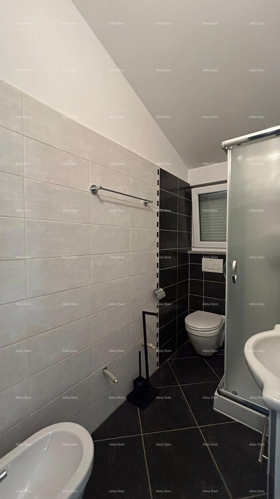 Pula Veli vrh. Vendiamo una casa con più appartamenti e piscina.