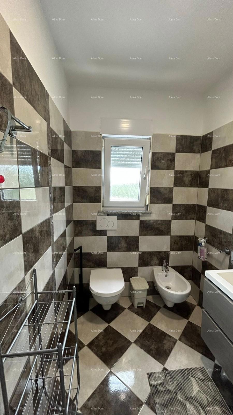 Pula Veli vrh. Vendiamo una casa con più appartamenti e piscina.