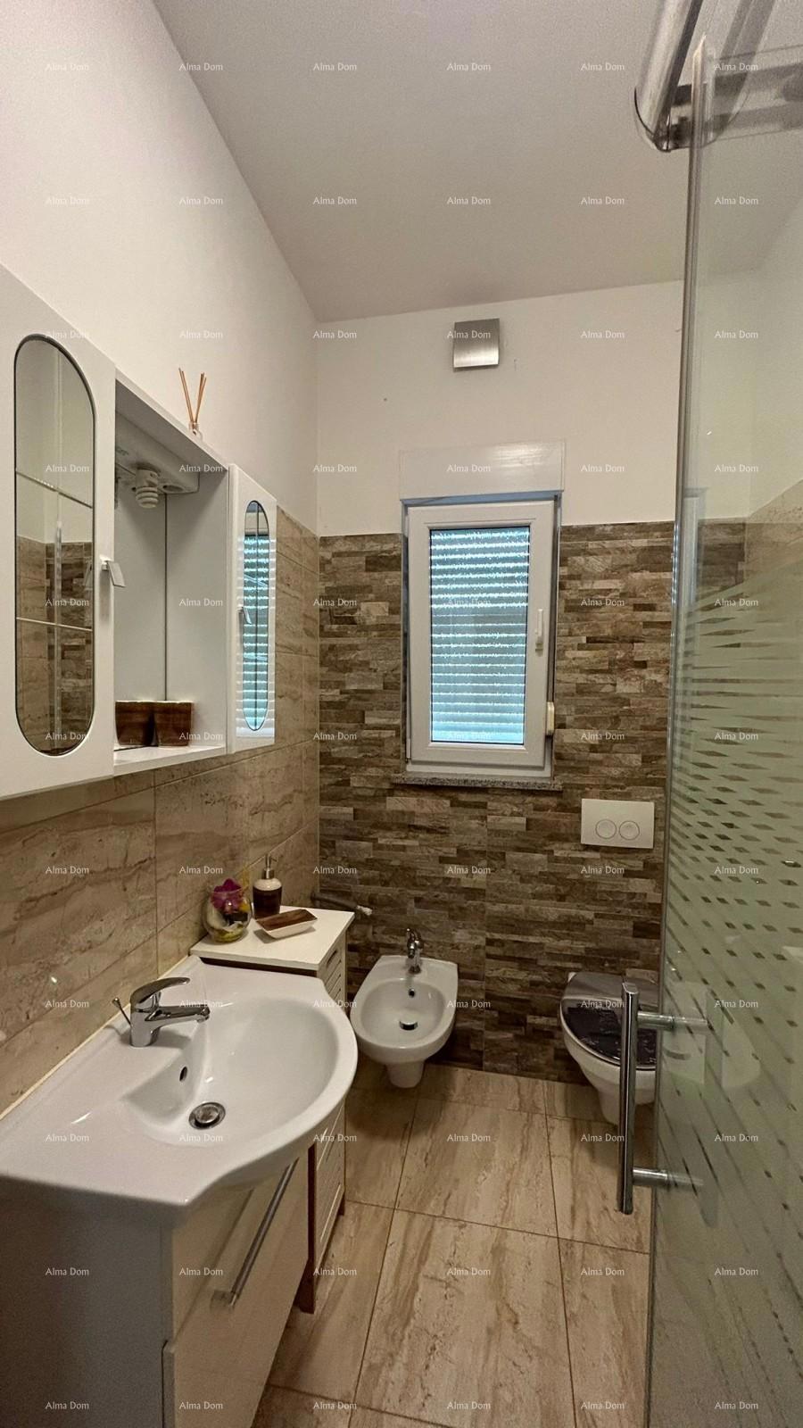 Pula Veli vrh. Vendiamo una casa con più appartamenti e piscina.