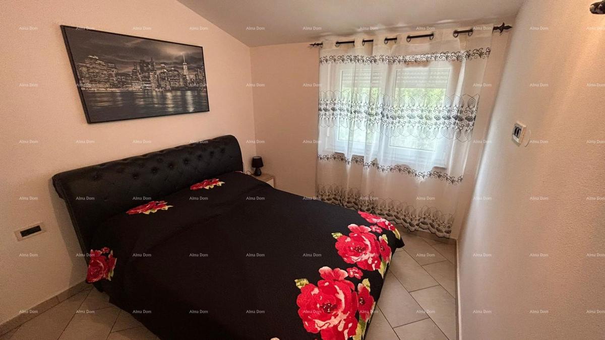 Pula Veli vrh. Vendiamo una casa con più appartamenti e piscina.