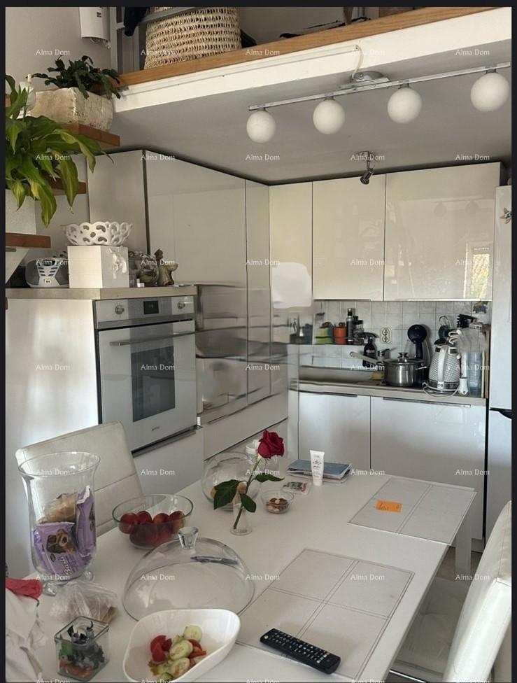 In vendita appartamento su due piani a Pola