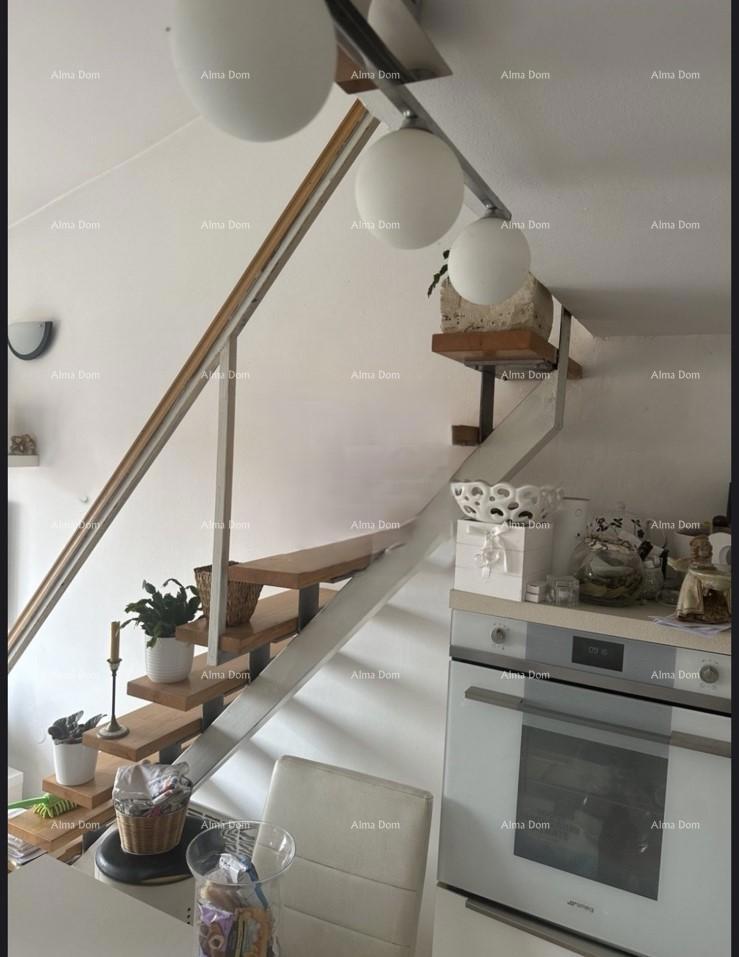 In vendita appartamento su due piani a Pola