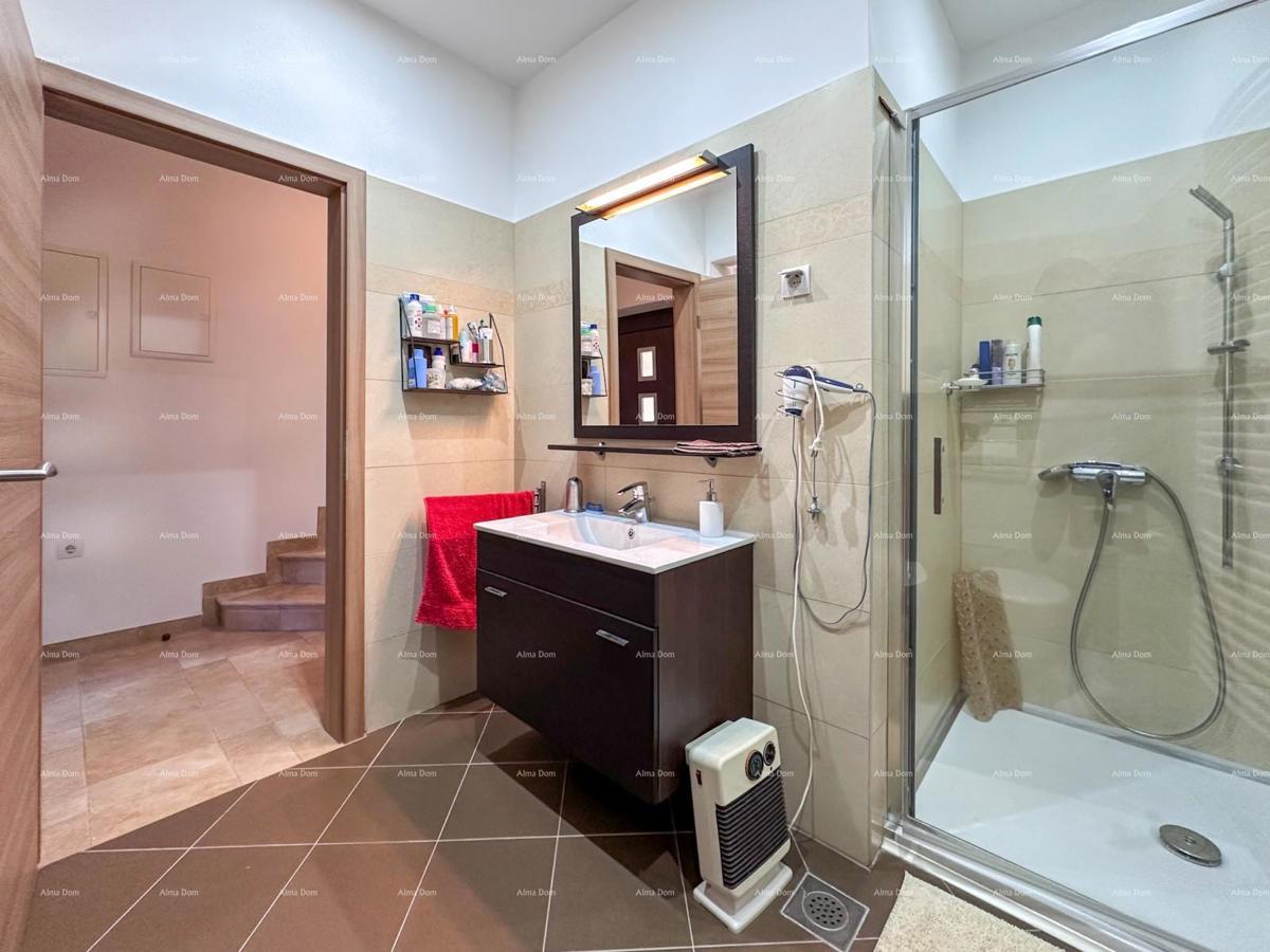 Bellissima casa con piscina a Pola, ideale per famiglie o investimento.