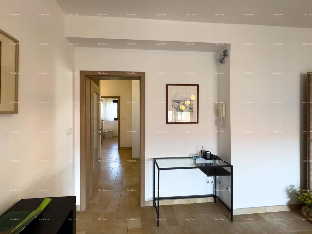 Bellissima casa con piscina a Pola, ideale per famiglie o investimento.