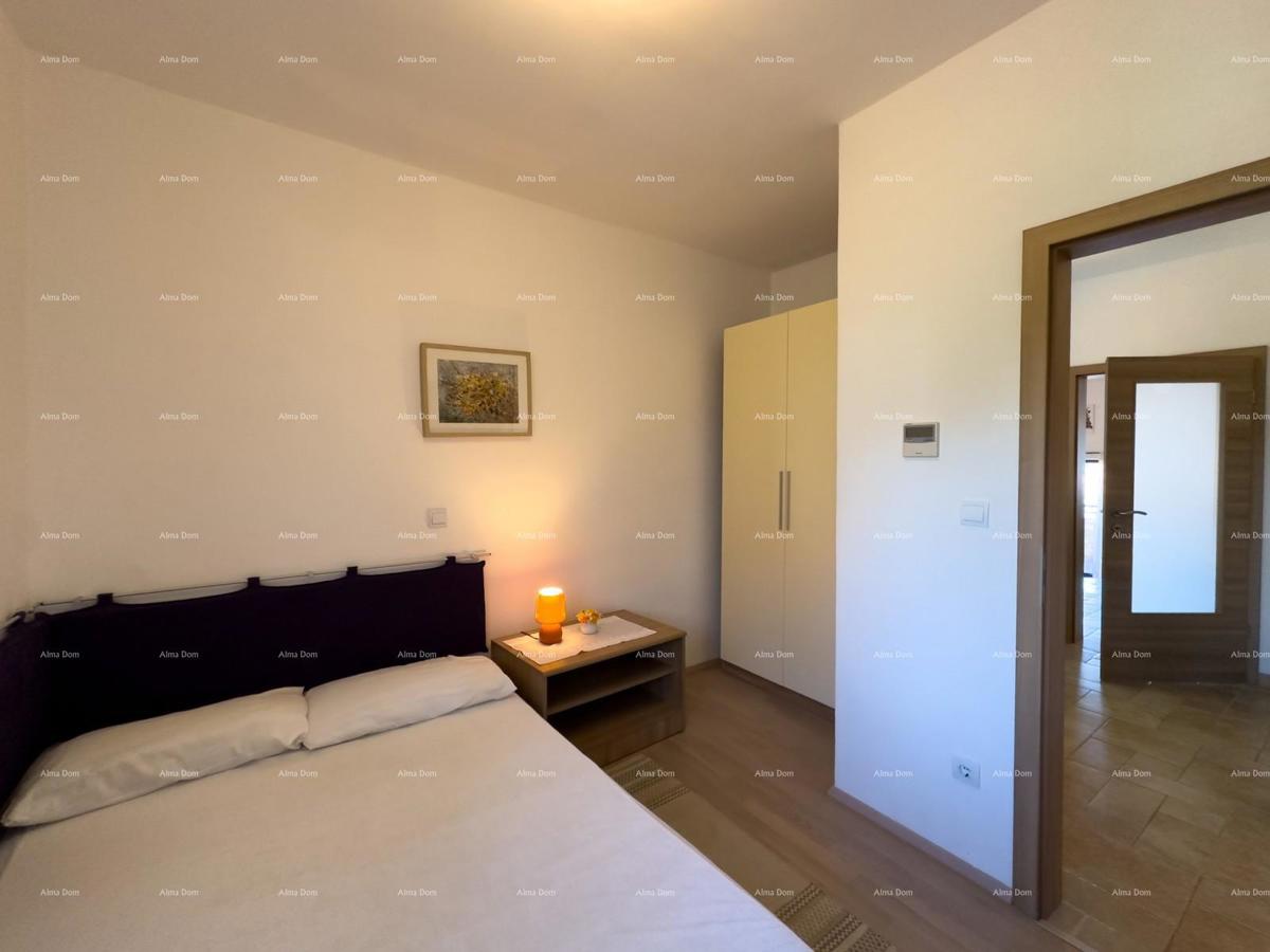 Bellissima casa con piscina a Pola, ideale per famiglie o investimento.