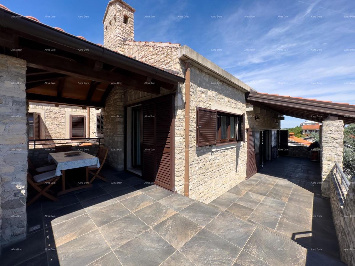 Bellissima casa con piscina a Pola, ideale per famiglie o investimento.