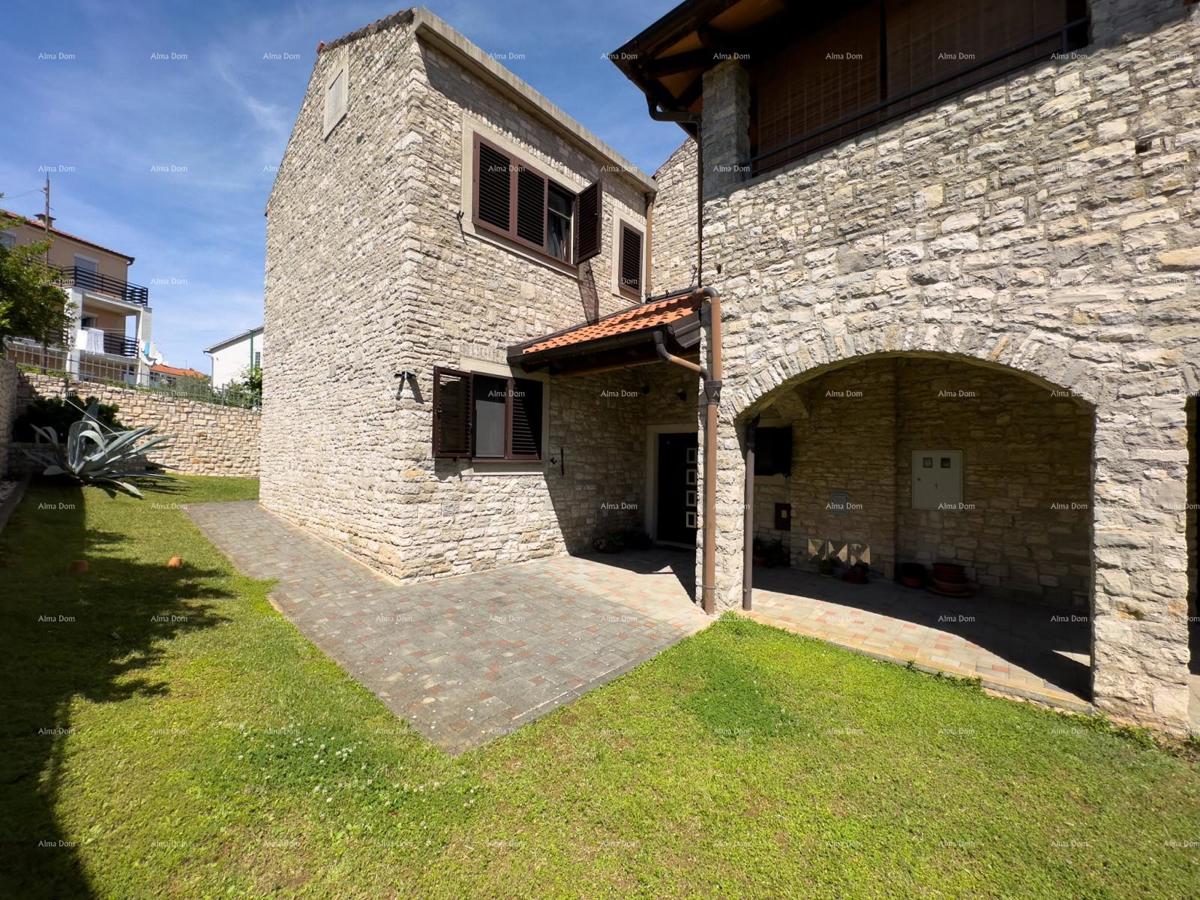 Bellissima casa con piscina a Pola, ideale per famiglie o investimento.
