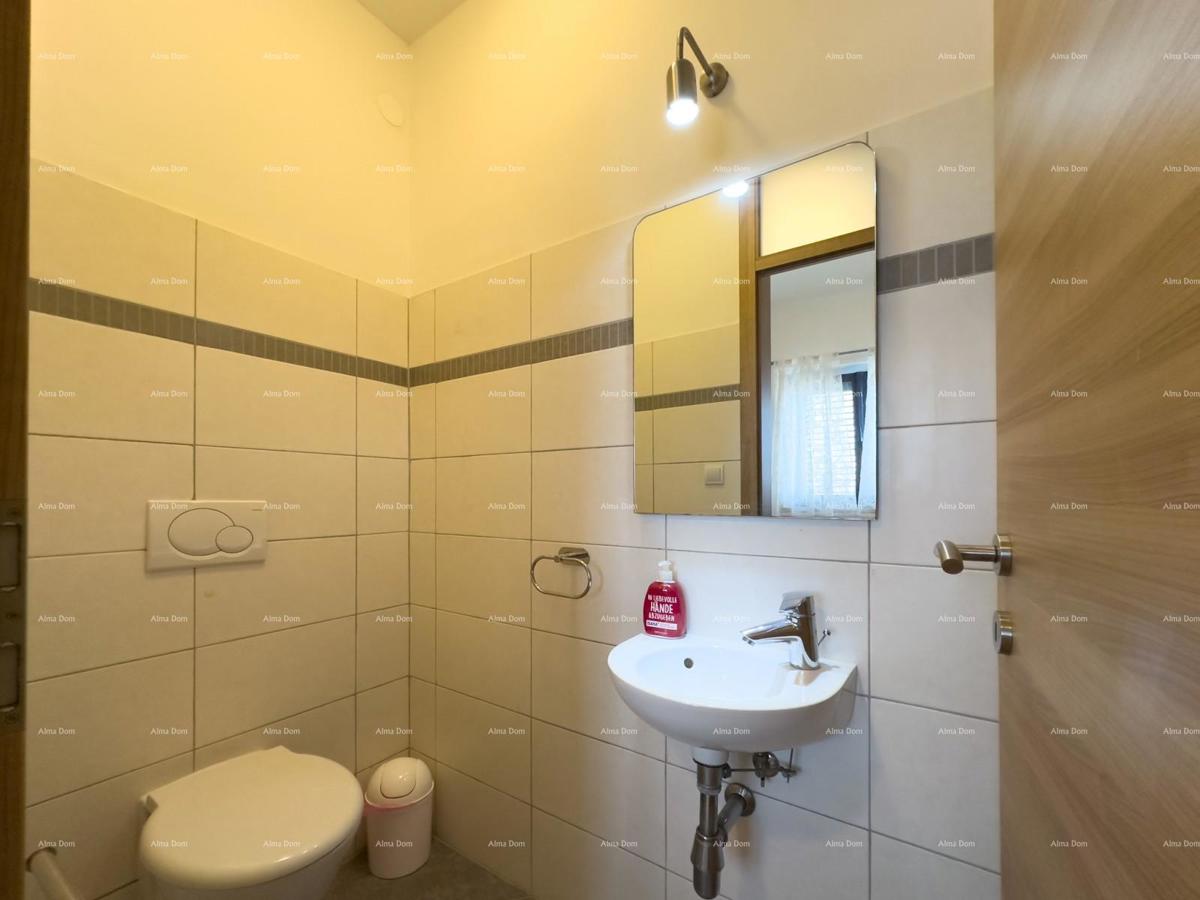 Bellissima casa con piscina a Pola, ideale per famiglie o investimento.