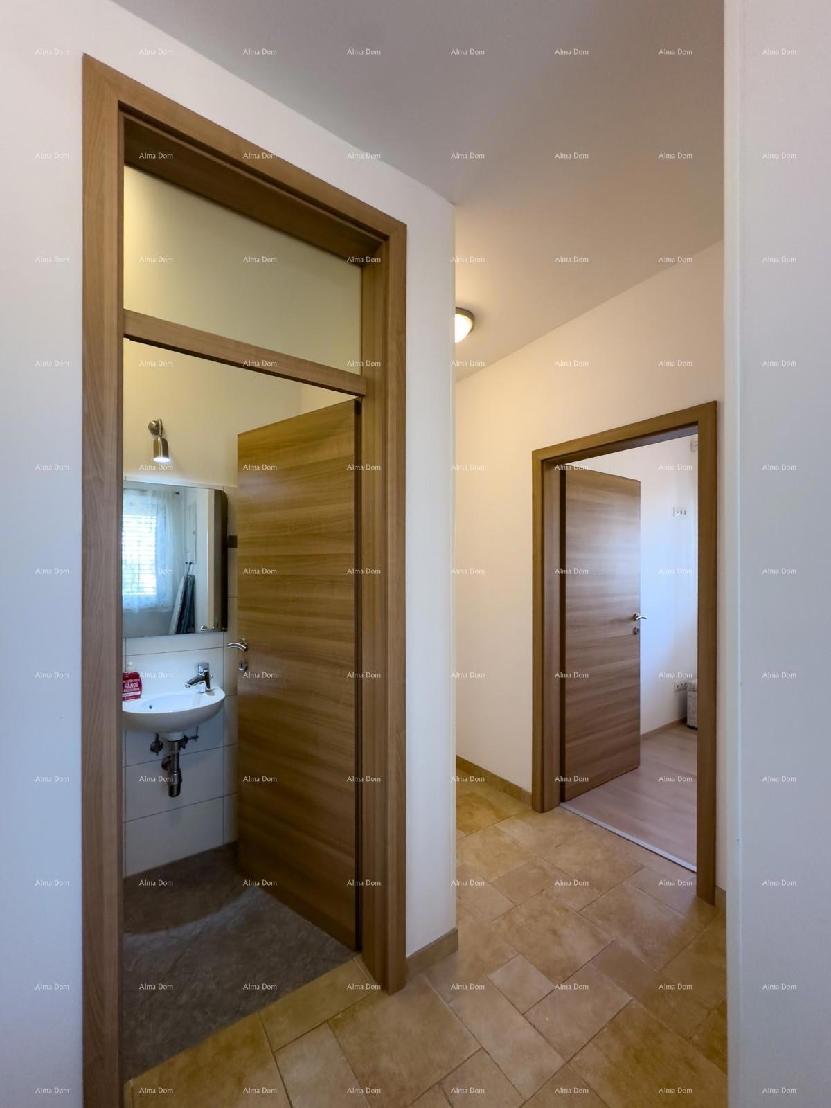 Bellissima casa con piscina a Pola, ideale per famiglie o investimento.