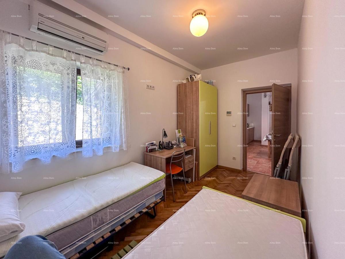 Bellissima casa con piscina a Pola, ideale per famiglie o investimento.