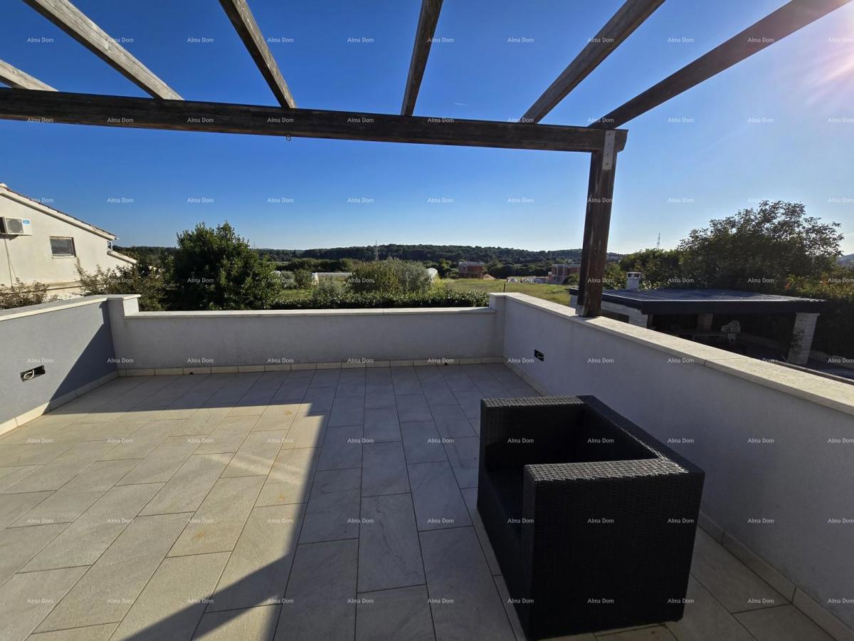 Moderna casa con piscina a Pola, vicino al centro!