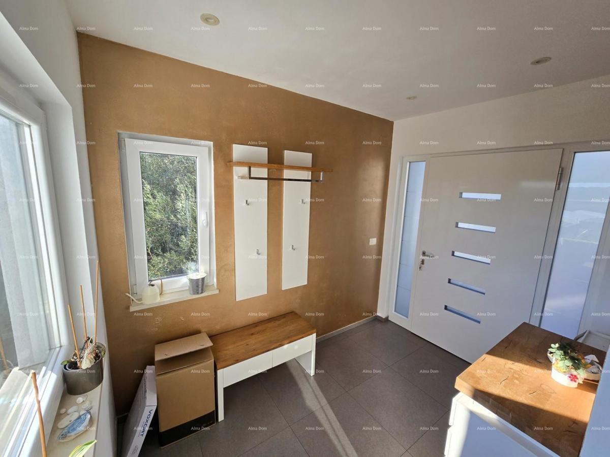 Moderna casa con piscina a Pola, vicino al centro!