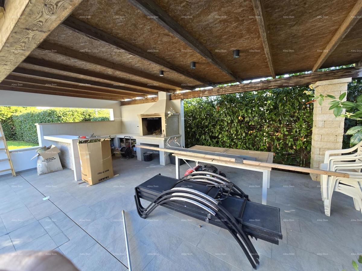 Moderna casa con piscina a Pola, vicino al centro!