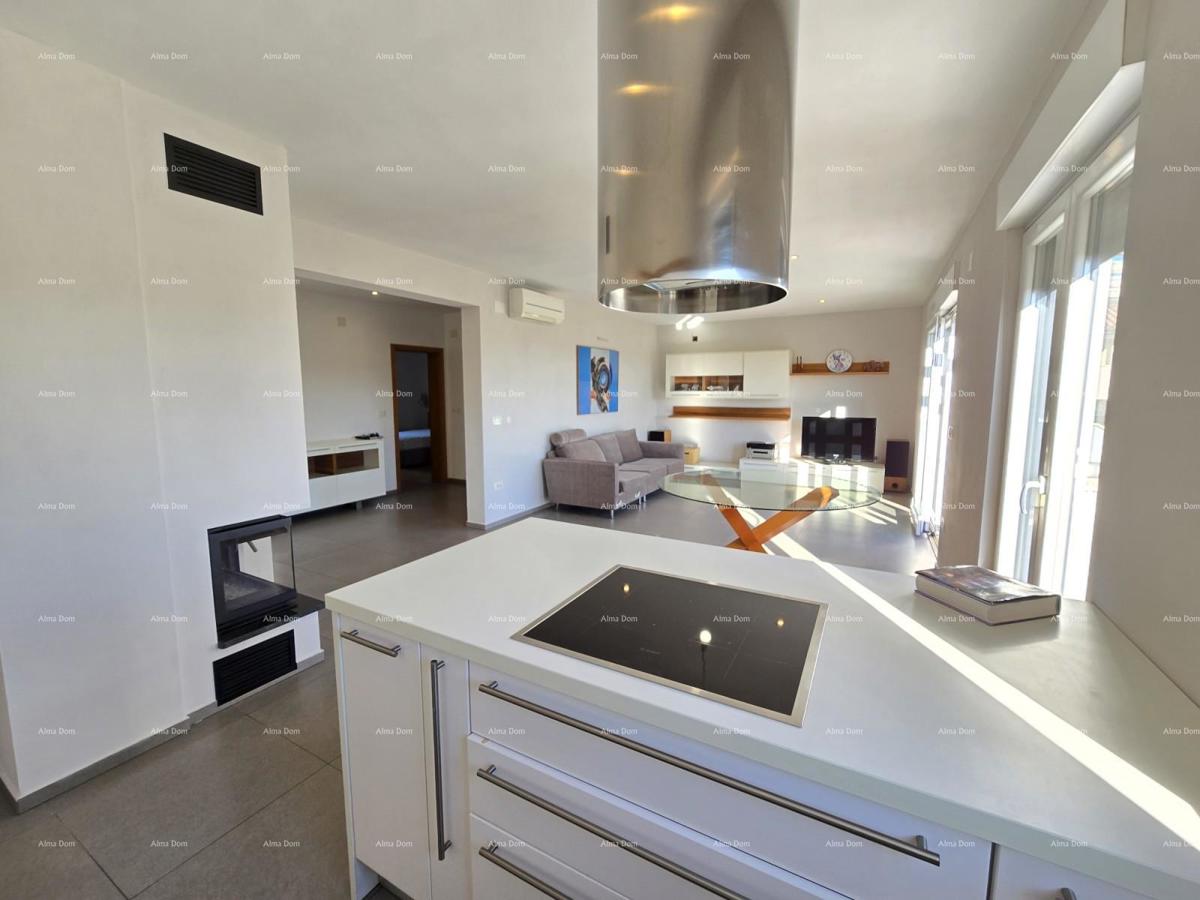 Moderna casa con piscina a Pola, vicino al centro!