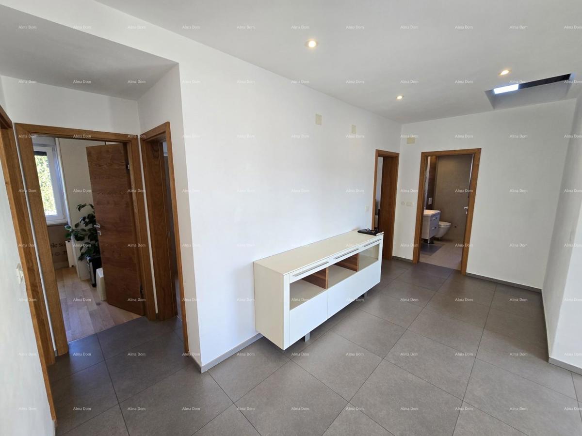 Moderna casa con piscina a Pola, vicino al centro!