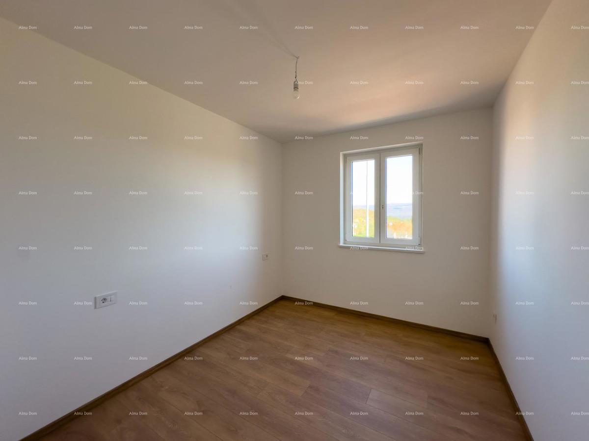 Vendiamo un appartamento con un grande giardino a Barban.