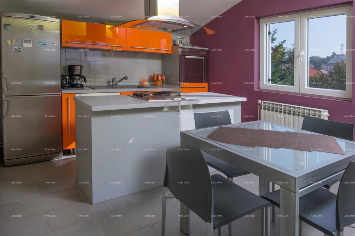 Vendita - Bellissima casa con appartamenti e ristorante, Pola! Vista mare!