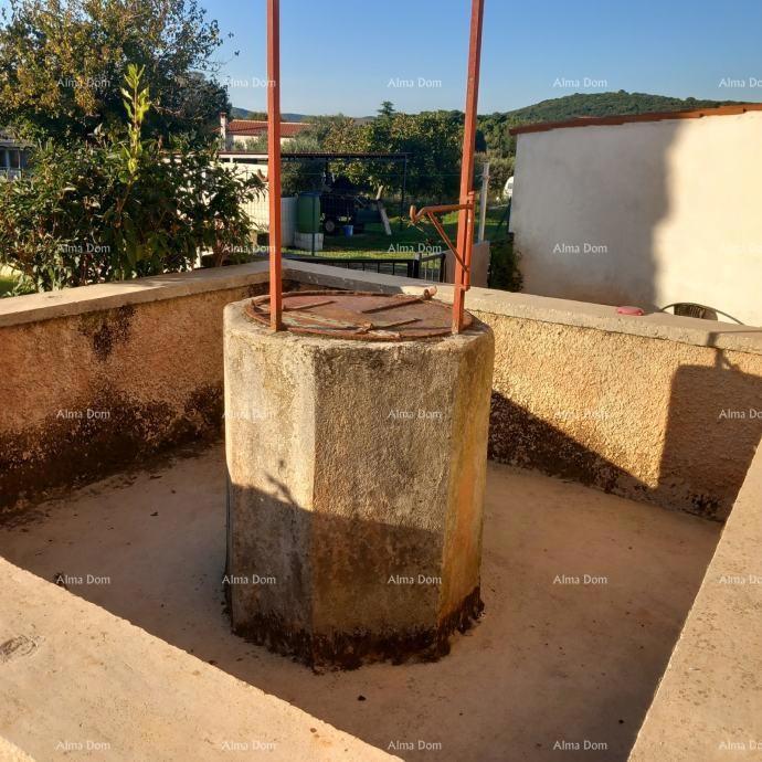 Eccellente opportunità - proprietà con casa in pietra, ampio terreno e strutture accessorie - vicinanza a Rovigno!