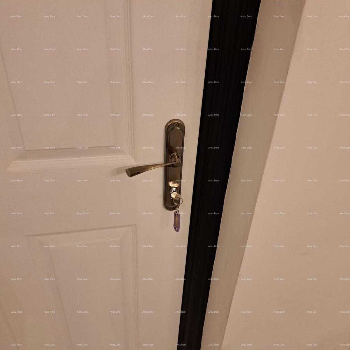 ŽMINJ - Vendesi porzione di casa in comproprietà (3 unità abitative)