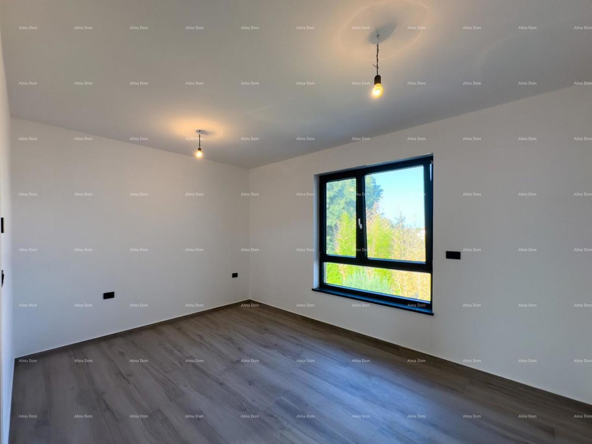 Vendiamo villa bifamiliare con piscina e garage