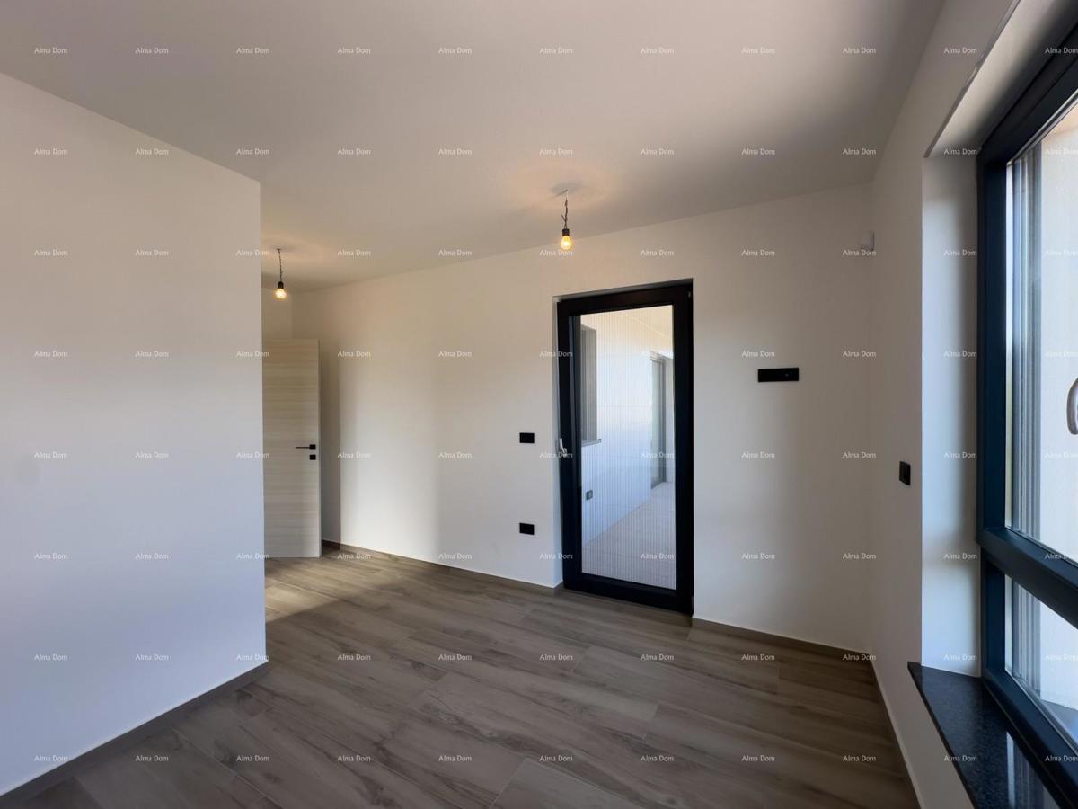 Vendiamo villa bifamiliare con piscina e garage