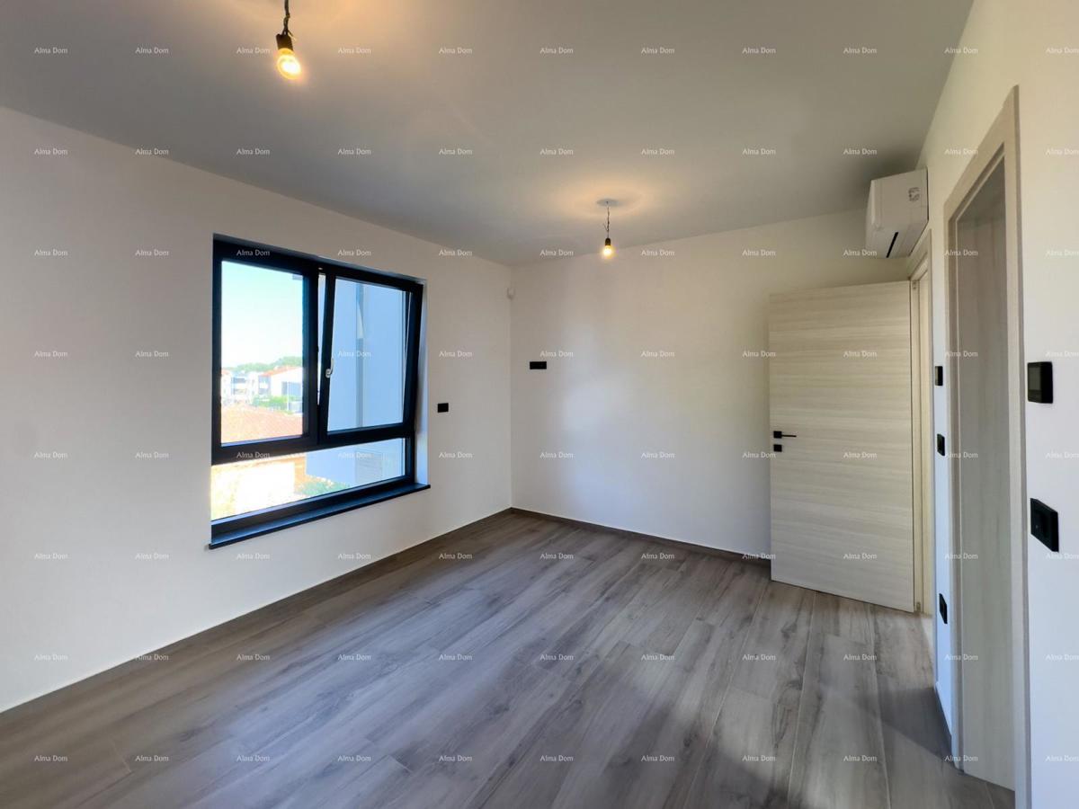 Vendiamo villa bifamiliare con piscina e garage