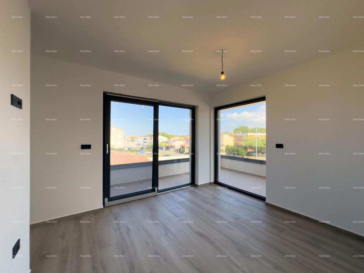 Vendiamo villa bifamiliare con piscina e garage