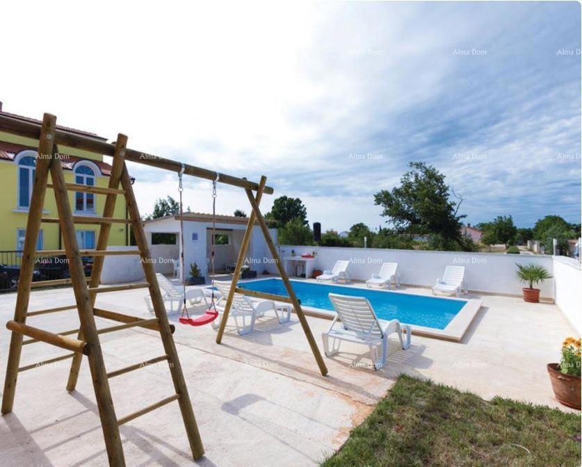 La casa con piscina, VALBANDON