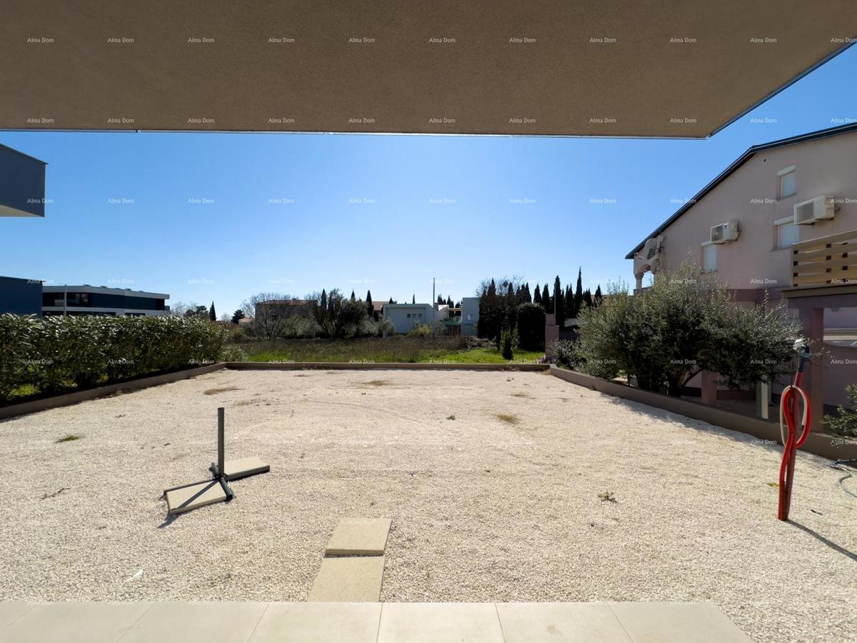 Stiamo vendendo un nuovo appartamento con un ampio giardino a Medolino!