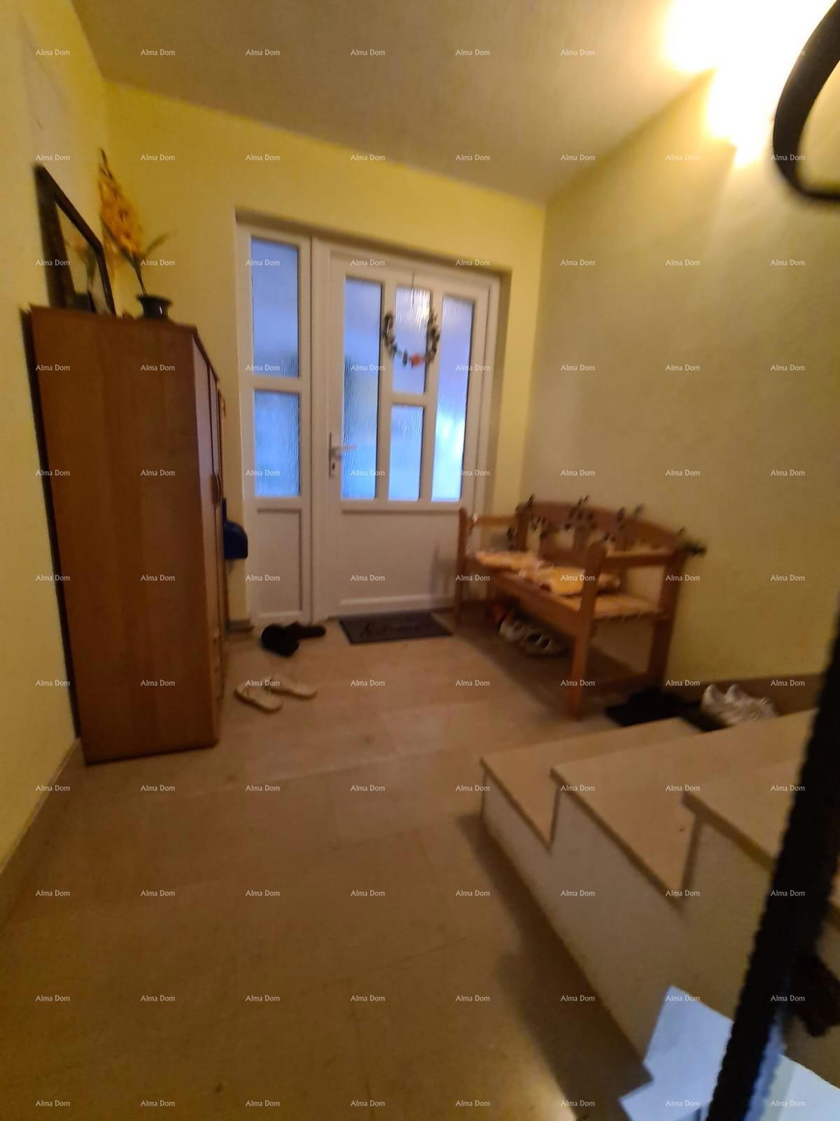 Ližnjan – Casa con appartamenti e piscina, 460 m².