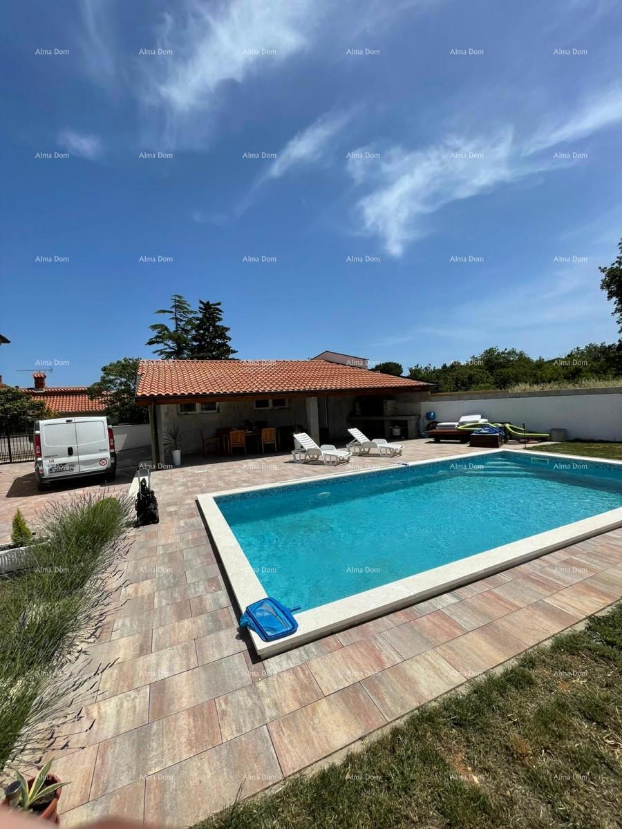 Ližnjan – Casa con appartamenti e piscina, 460 m².