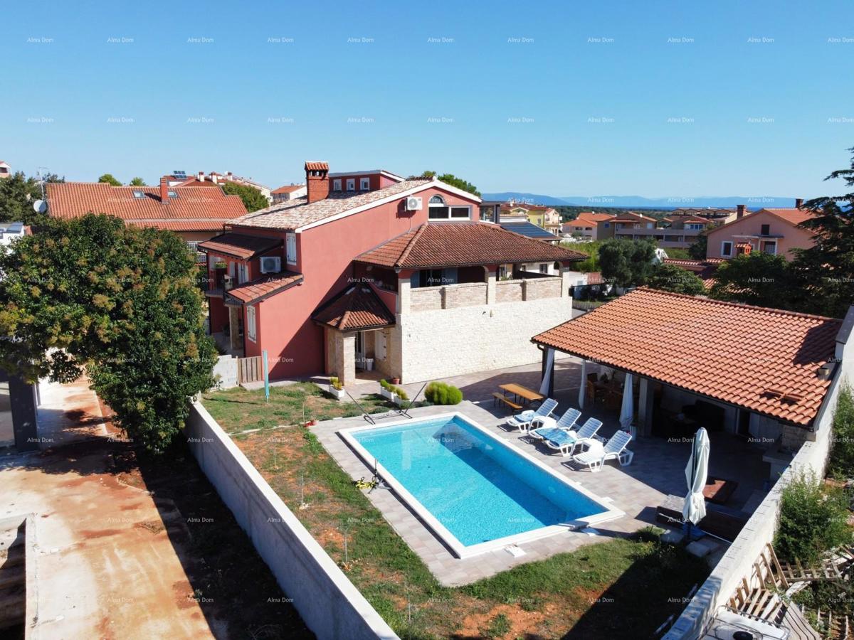 Ližnjan – Casa con appartamenti e piscina, 460 m².