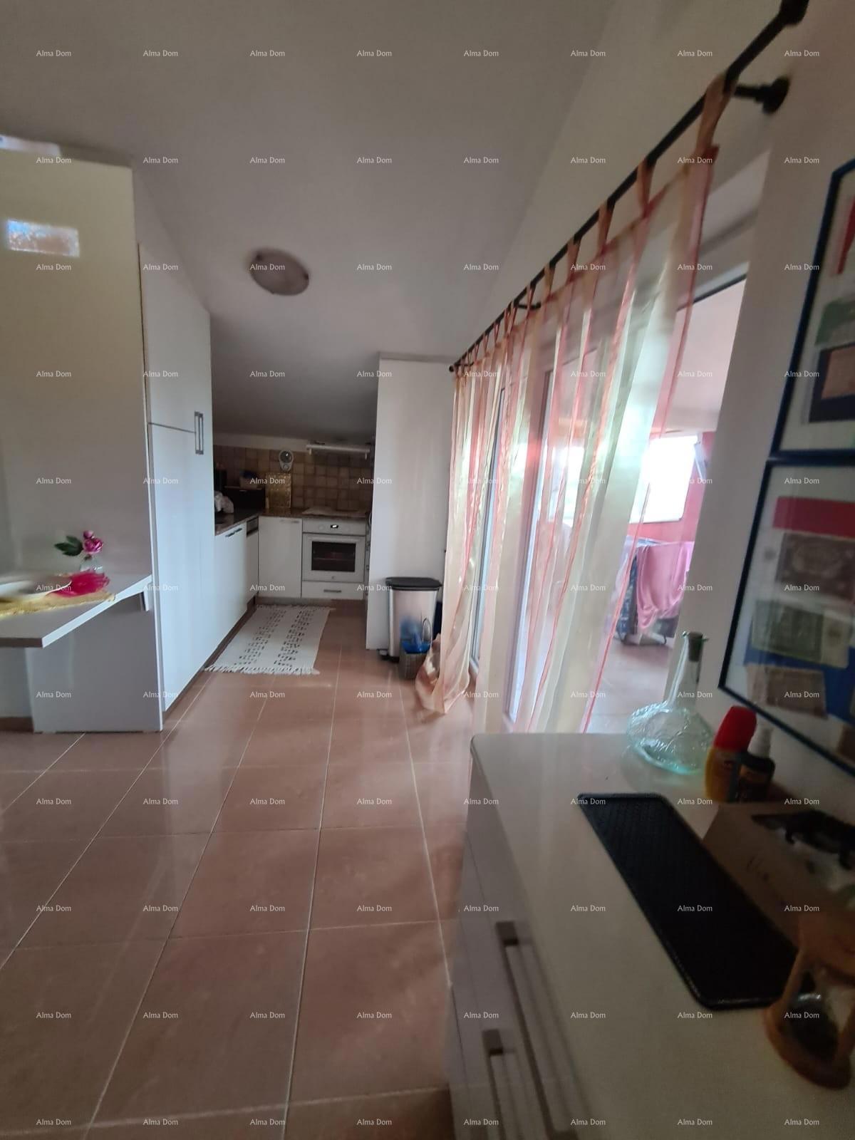 Ližnjan – Casa con appartamenti e piscina, 460 m².