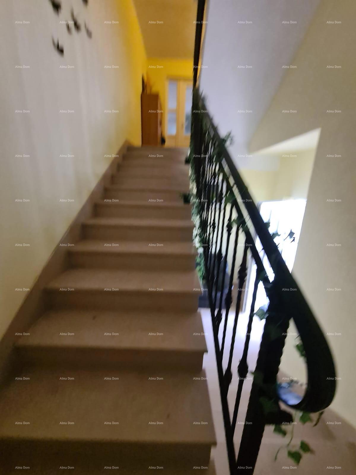 Ližnjan – Casa con appartamenti e piscina, 460 m².