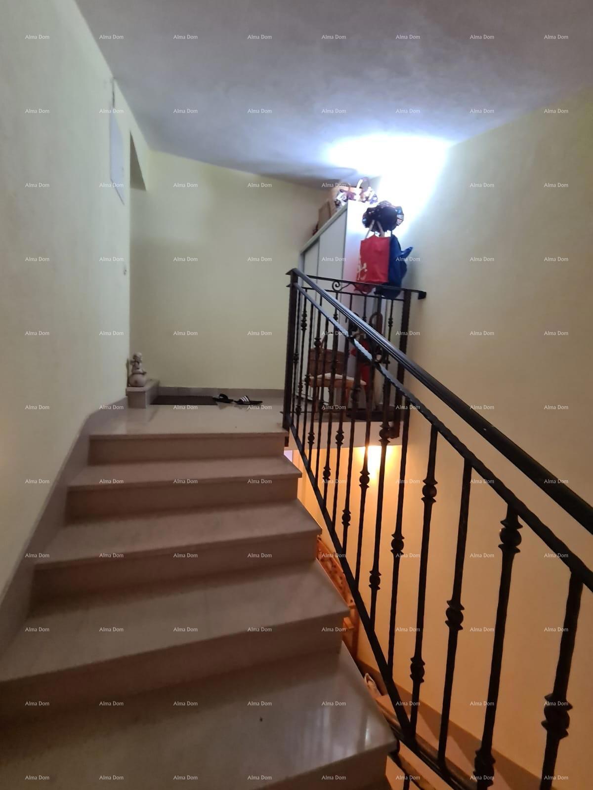 Ližnjan – Casa con appartamenti e piscina, 460 m².