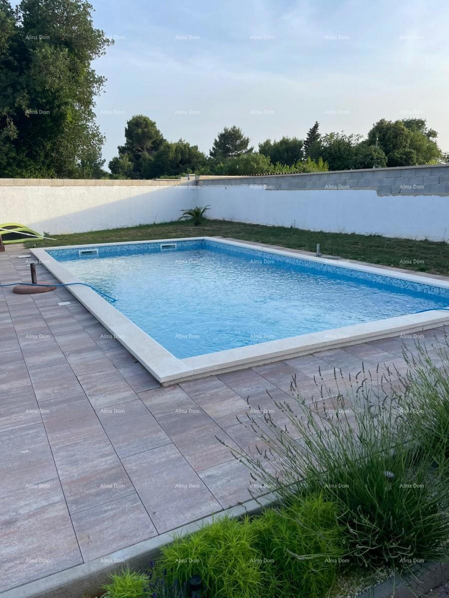Ližnjan – Casa con appartamenti e piscina, 460 m².