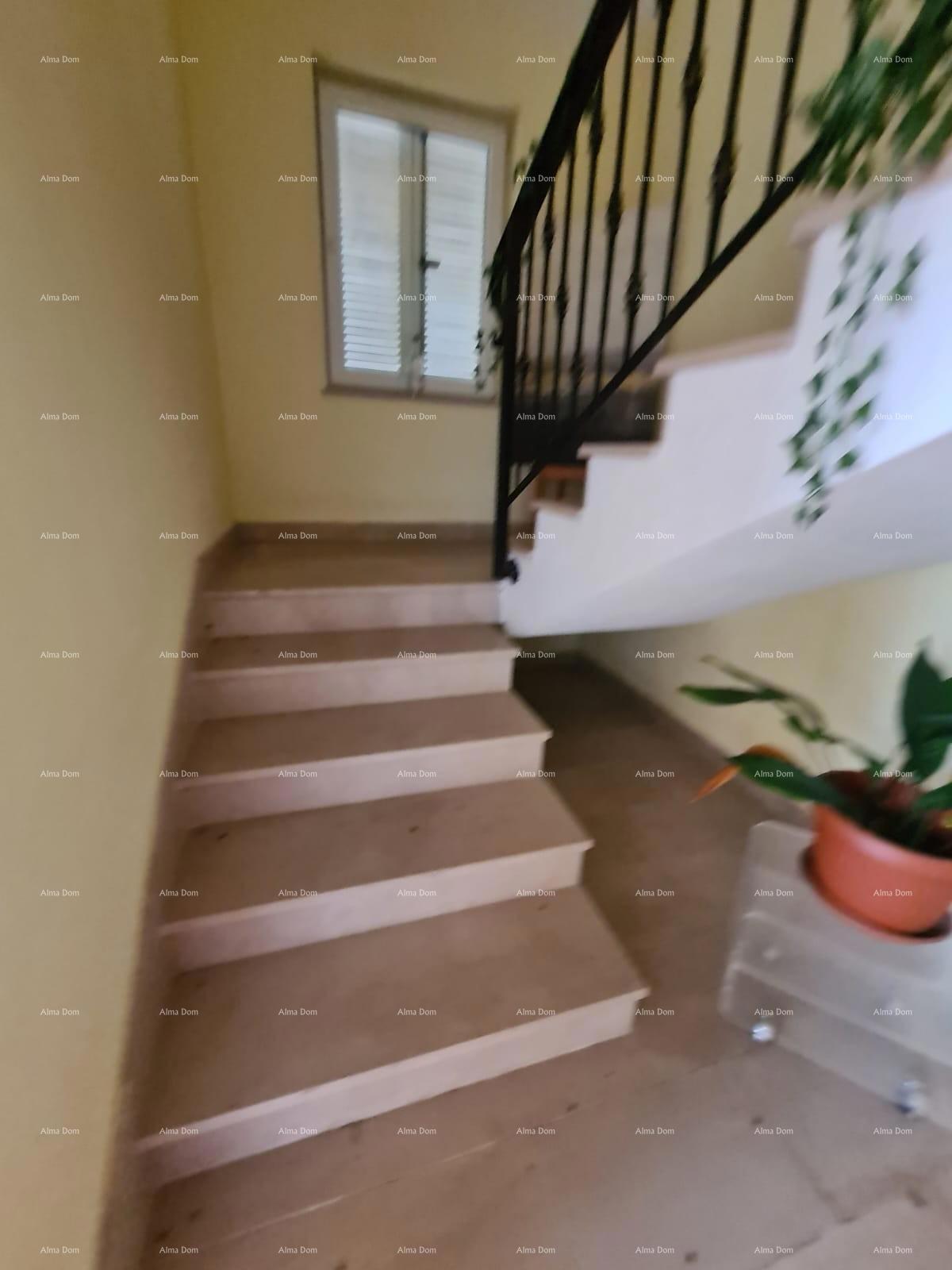 Ližnjan – Casa con appartamenti e piscina, 460 m².